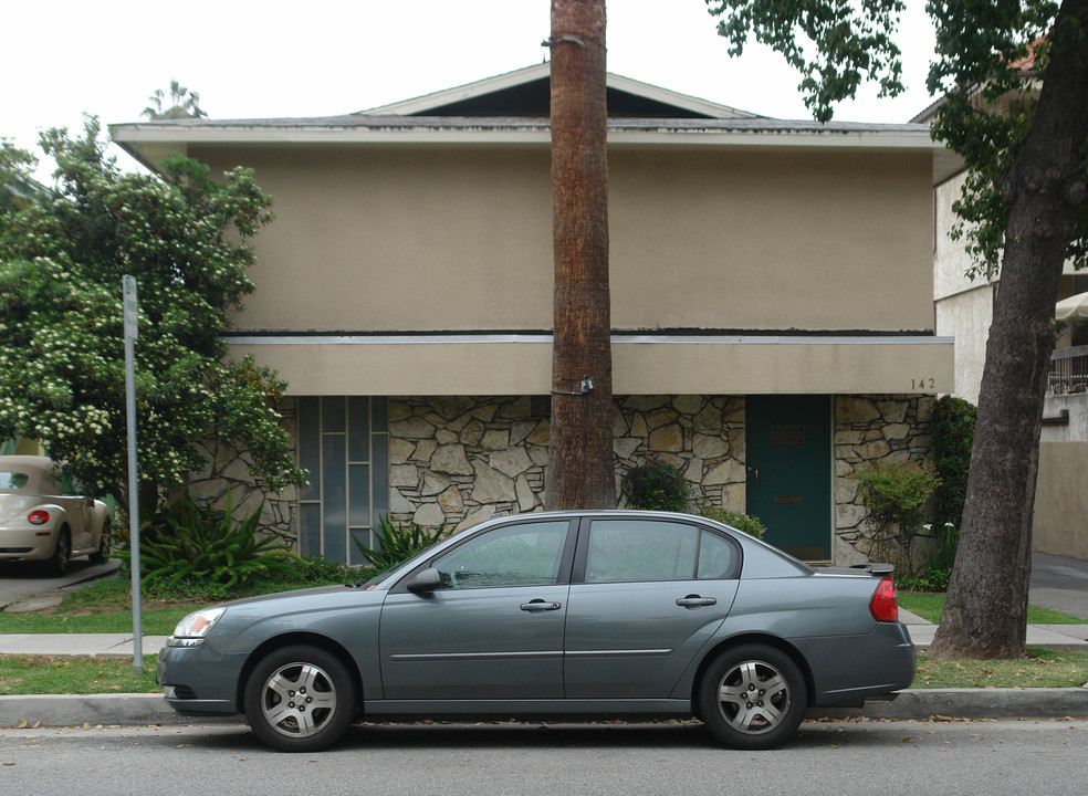 142 El Molino Ave in Pasadena, CA - Foto de edificio