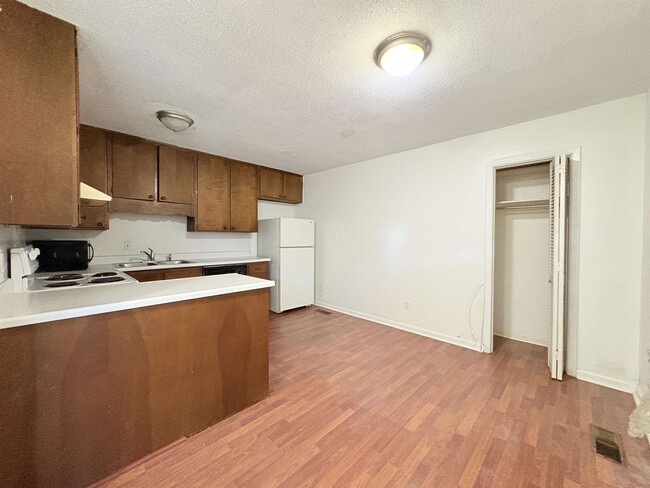 821 Cherry St in Tallahassee, FL - Building Photo - Building Photo