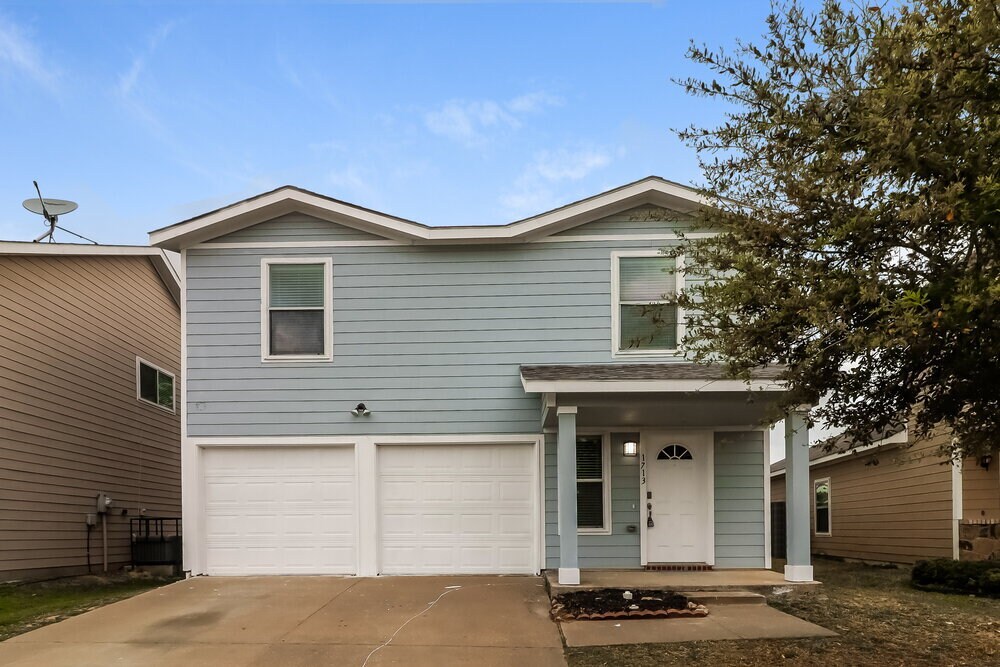 1713 Wickham Dr in Burleson, TX - Building Photo