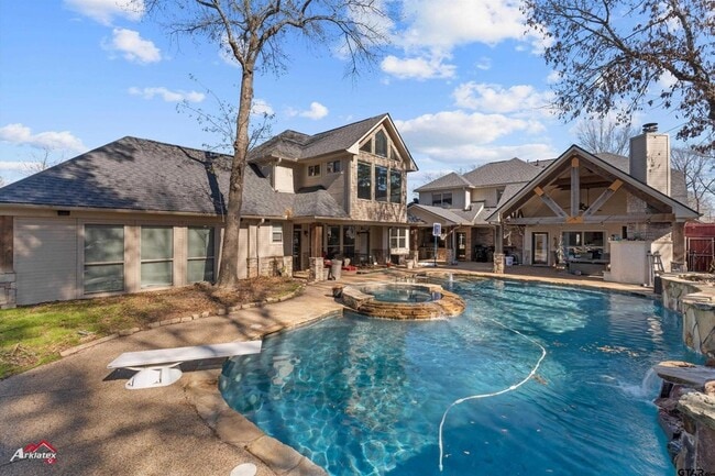 property at 3815 Holly Ridge Dr