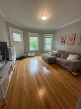 142 Powder House Blvd, Unit 1 in Somerville, MA - Building Photo - Building Photo