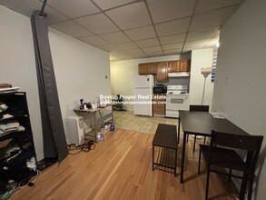 65 Burbank St, Unit 8 in Boston, MA - Building Photo - Building Photo