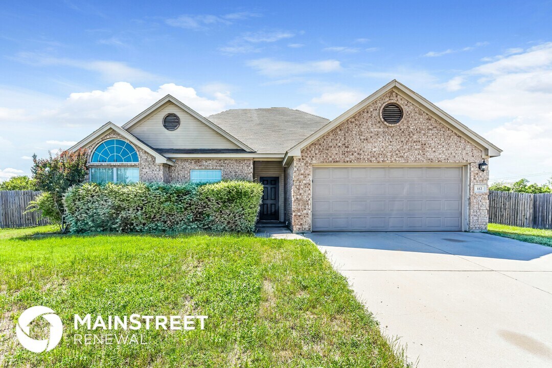 112 Currie Ct in Crowley, TX - Building Photo
