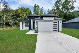 519 Lovers Ln in Dayton, TX - Building Photo - Building Photo