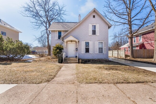 property at 709 Iowa St