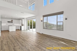 136 Falcon Rdg in Irvine, CA - Building Photo - Building Photo