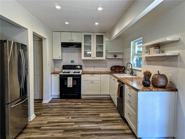 property at 812 Hill Wood Dr