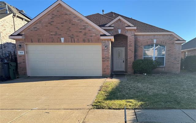 914 Hems Ln in Arlington, TX - Building Photo