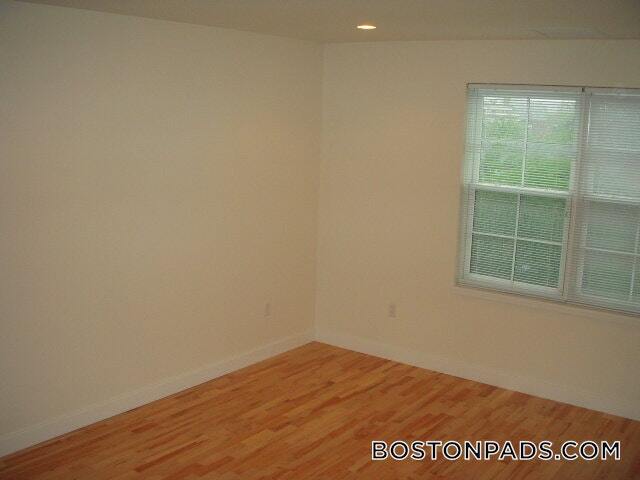 26 New Derby St, Unit 407 in Salem, MA - Foto de edificio - Building Photo