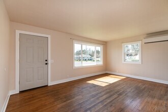1944 Tualatin St in Saint Helens, OR - Building Photo - Building Photo