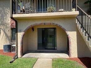 147 San Paulo Cir in Melbourne, FL - Building Photo - Building Photo