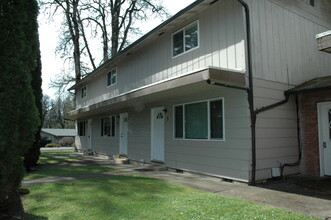 350 NW Willamina Dr in Willamina, OR - Building Photo - Building Photo