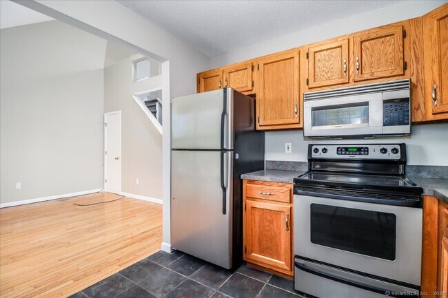 26 Glen Ridge Ct in New Milford, CT - Building Photo - Building Photo