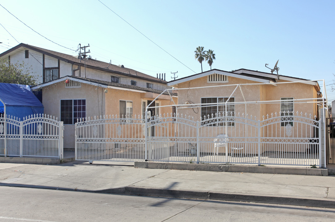 5017 S San Pedro St in Los Angeles, CA - Building Photo