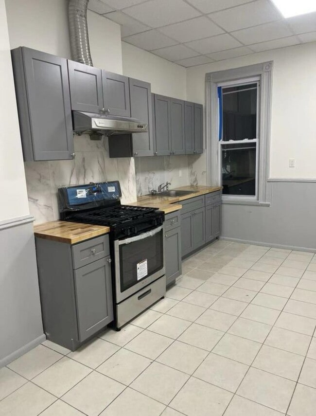 1101 Summit Ave in Union City, NJ - Building Photo - Building Photo