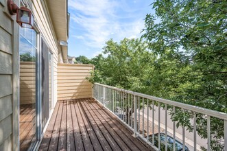 2102 Cedar Grove Trail in Eagan, MN - Building Photo - Building Photo