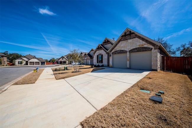 113 Old Trinity Way in Andice, TX - Building Photo - Building Photo