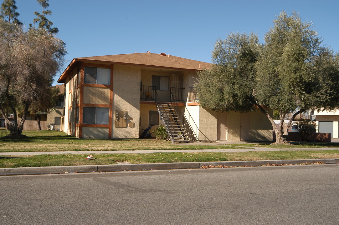 1103 Post St in Redlands, CA - Foto de edificio