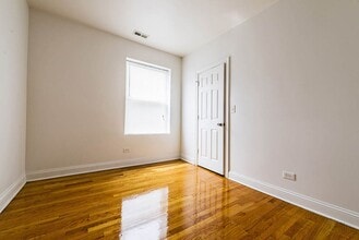 6954 S Calumet Ave 326 E 70th St Chicago, IL 60637 in Chicago, IL - Building Photo - Building Photo