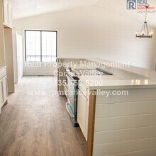 135 Bristol Rd in Logan, UT - Foto de edificio - Building Photo