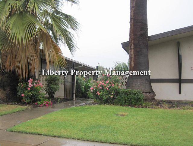 5055 E Belmont Ave in Fresno, CA - Building Photo