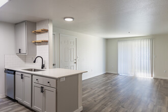 Carriage House Apartments in Tigard, OR - Foto de edificio - Interior Photo