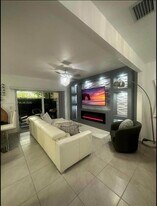 557 NE 5th Pl in Florida City, FL - Building Photo