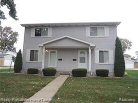 2622 Maple St in Port Huron, MI - Building Photo