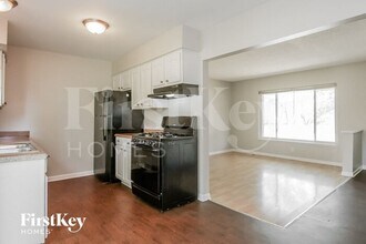 221 Rockhurst Rd in Bolingbrook, IL - Building Photo - Building Photo
