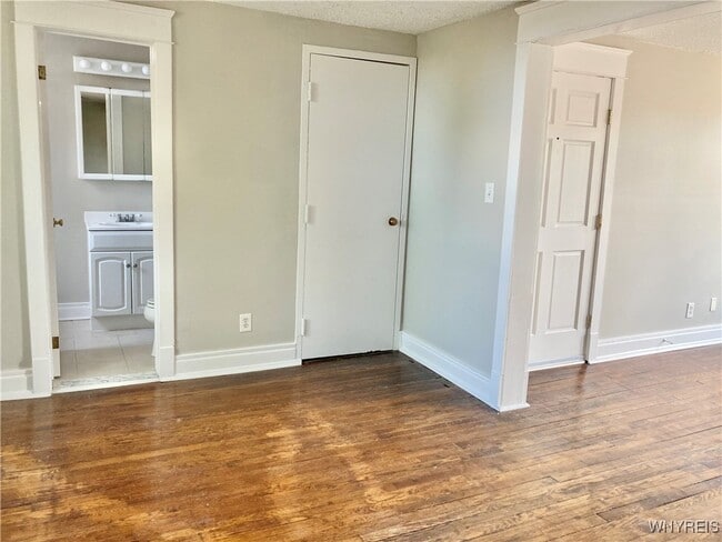 294 S Elmwood Ave in Buffalo, NY - Building Photo - Building Photo