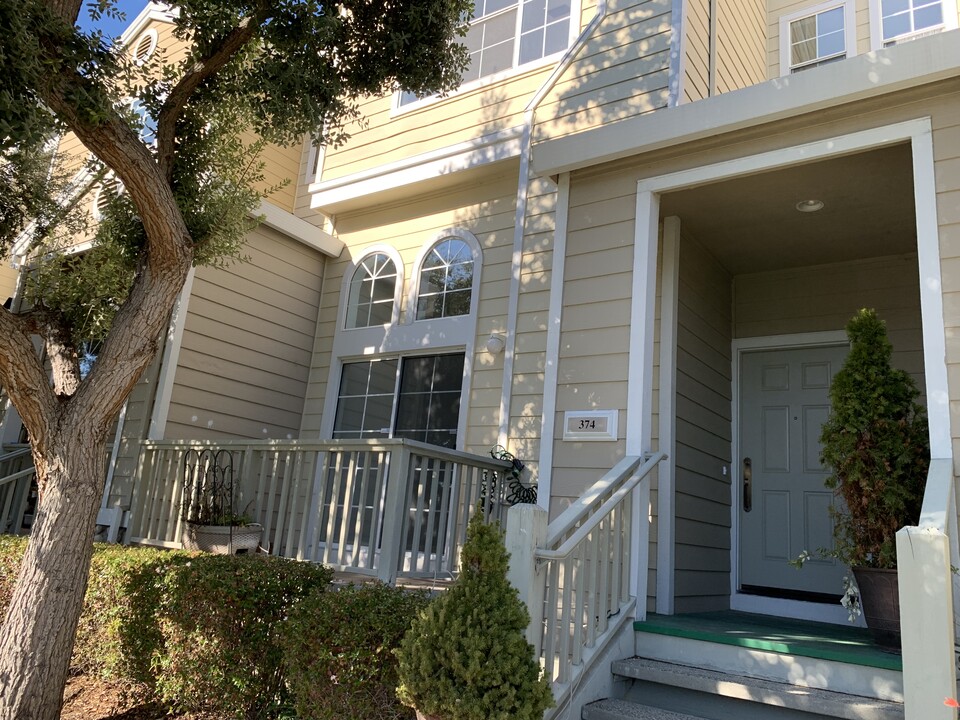 374 Meridian Dr in Redwood City, CA - Building Photo