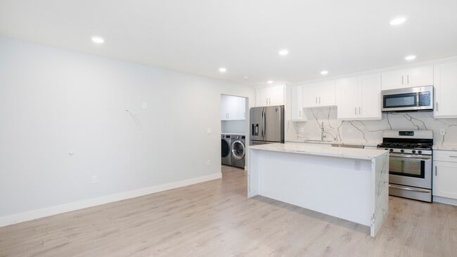 12258 Vanowen St in North Hollywood, CA - Building Photo - Building Photo