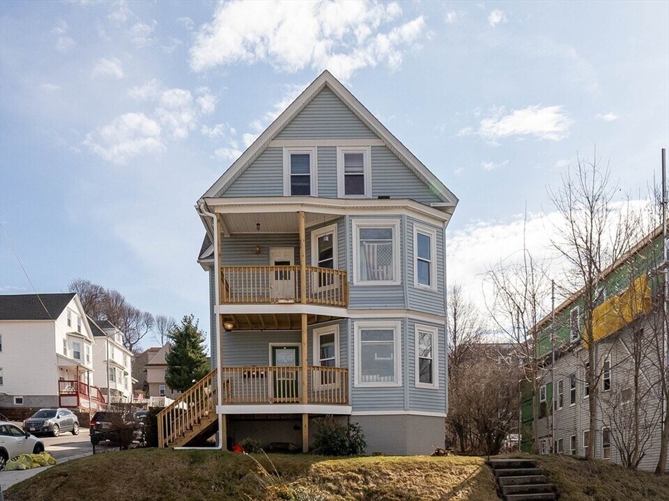 74 Green Hill Pkwy in Worcester, MA - Building Photo