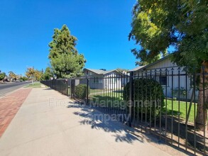 2167 S M.L.K. Jr Blvd in Fresno, CA - Foto de edificio - Building Photo