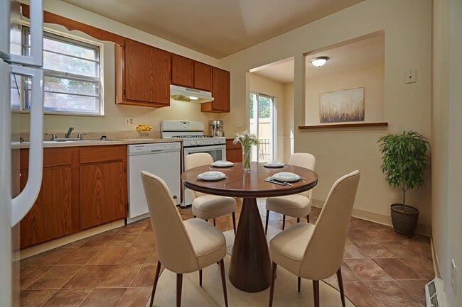 Georgetown Apartments & Townhomes in Sharpsville, PA - Building Photo - Building Photo