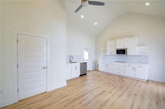1209 E St Johns Ave in Austin, TX - Building Photo - Building Photo