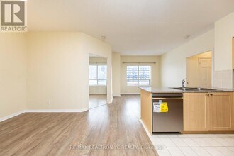 5940-5940 Yonge St in Toronto, ON - Building Photo - Building Photo