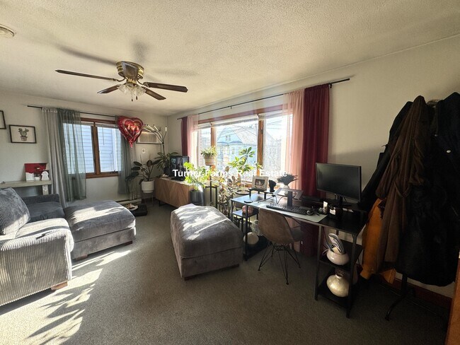 10 Garfield Ave, Unit 8 in Chelsea, MA - Foto de edificio - Building Photo