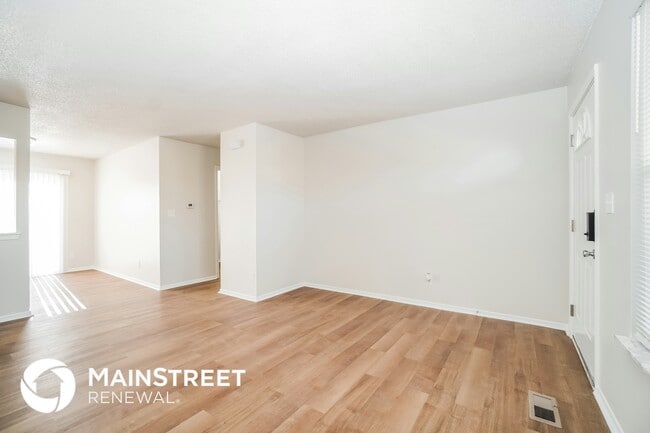 5761 Ricardo Dr in Galloway, OH - Foto de edificio - Building Photo