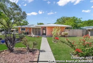 146 Teakwood Ln in San Antonio, TX - Foto de edificio