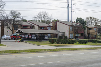 Windtree Condos in Dallas, TX - Building Photo - Building Photo