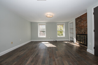 2057 South St, Unit B in Philadelphia, PA - Building Photo - Building Photo