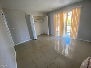 919 Cape Coral Pkwy W in Cape Coral, FL - Foto de edificio - Building Photo