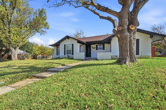 1901 Wellington Dr in Grand Prairie, TX - Foto de edificio - Building Photo