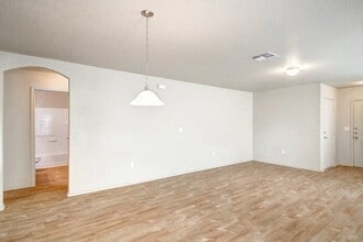 7606 Cypress Vine in San Antonio, TX - Building Photo - Building Photo