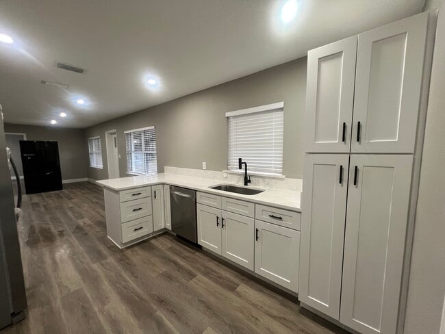 16146 Wallace St in Umatilla, FL - Building Photo - Building Photo