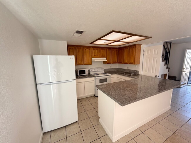 1705 W N Bear Creek Dr in Merced, CA - Building Photo - Building Photo