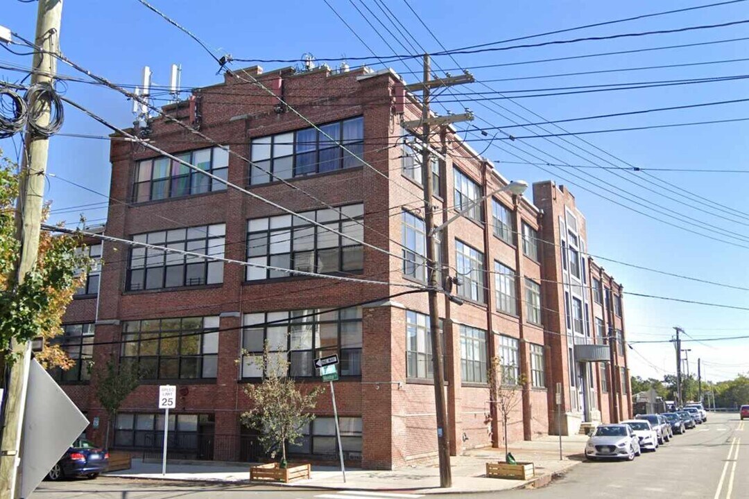 300 Communipaw Ave in Jersey City, NJ - Foto de edificio