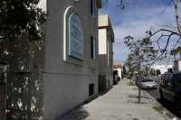 Harbor Breeze Apartments in Wilmington, CA - Foto de edificio - Building Photo