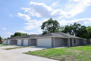 308 E 13th St in Wood River, NE - Building Photo